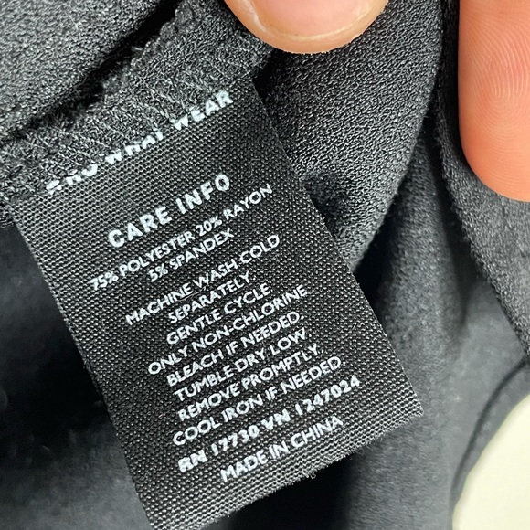 Who What Wear  Top Shirt Blouse Women's Size S Small Black Bell Sleeve - Picture 6 of 6